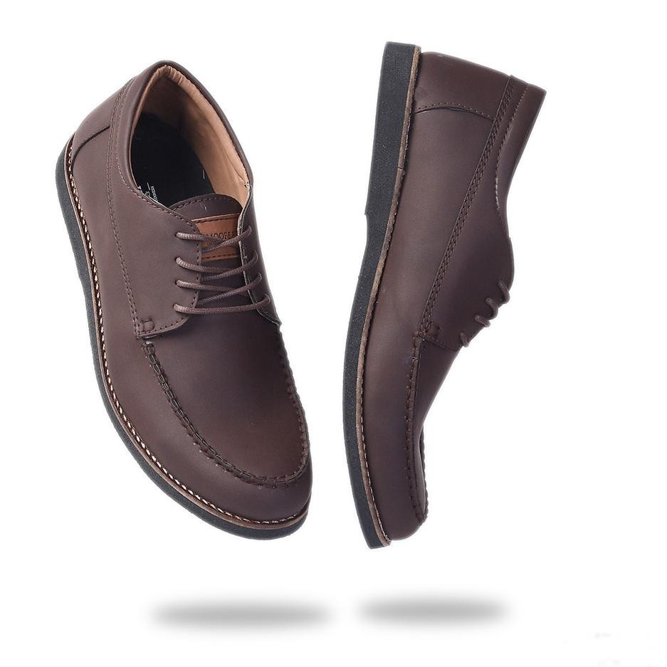 Apakah kamu sedang mencari sepatu kulit pria casual terbaik? Sepatu kulit memang menjadi salah satu jenis sepatu yang paling digemari oleh pria. Apalagi bila itu merupakan sepatu kulit pria terbaru. 
