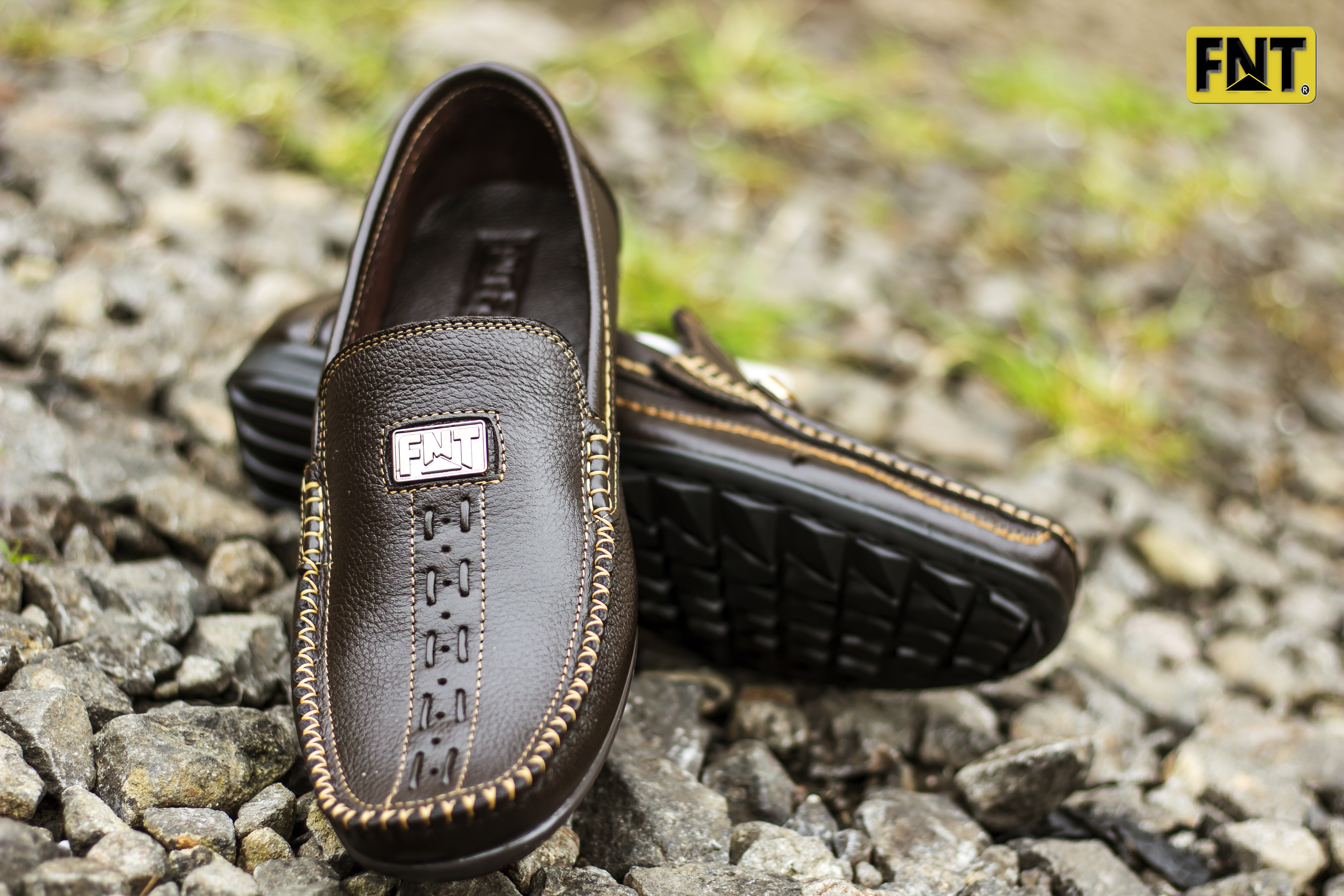 Sepatu Vans merupakan sepatu yang cukup populer di kalangan anak muda. Sepatu yang satu ini merupakan sepatu dengan model yang trendi dan sangat cocok untuk anak muda. 