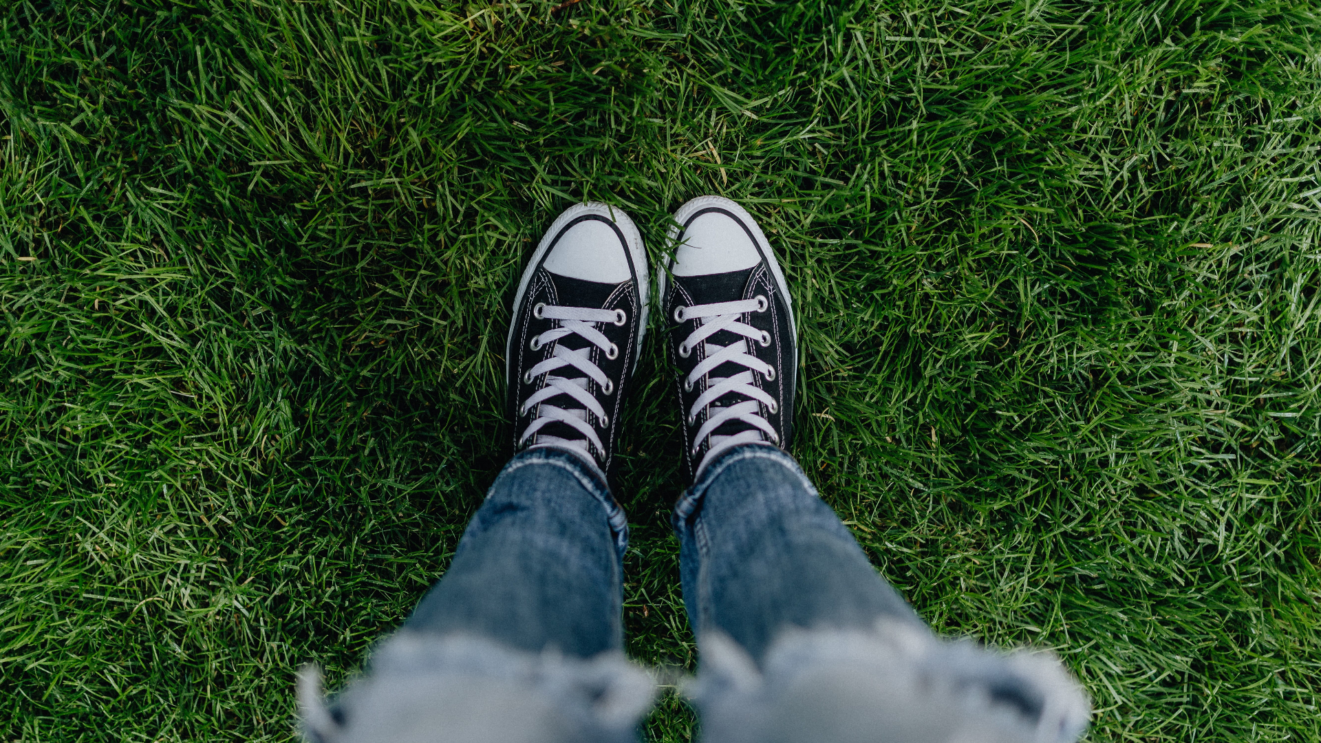Memilih sepatu sekolah anak perempuan memang gampang – gampang susah. Selain model yang harus sesuai dengan gaya yang disukai oleh anak, kenyamanan sepatu saat digunakan juga cukup penting. 