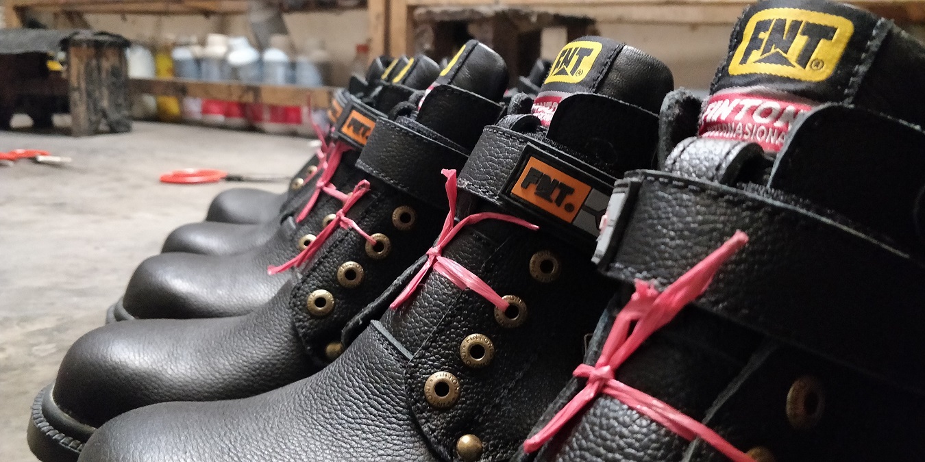 Sepatu boots pria branded - Brand sepatu Fintoni sebenarnya sudah cukup terkenal di beberapa komunitas outdoor. Walaupun di market mainstream sepatu masih 