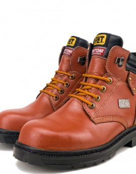 Apakah anda termasuk orang yang hobi mengoleksi sepatu? Jika iya, maka ada banyak sekali jenis sepatu yang bisa anda jadikan referensi bagi koleksi sepatu anda nantinya. Ada sepatu casual, sepatu fashion, dan ada juga sepatu kulit. 