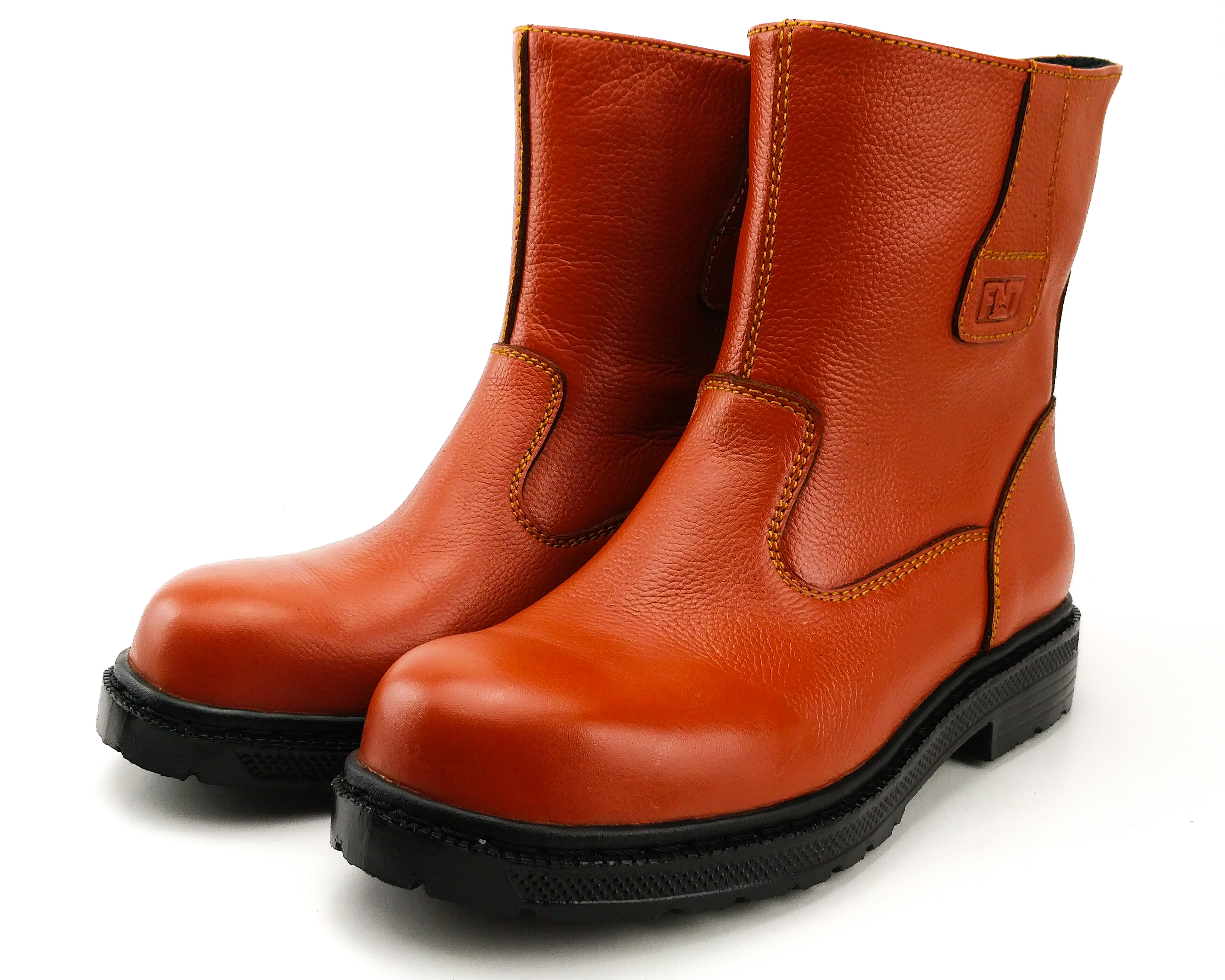 Salah satu perusahaan sepatu kulit pria branded lokal dengan kualitas internasional Fintoni. Perusahaan yang awalnya membuat sepatu khas fashion italia kemudian mulai berkembang menjadi sepatu safety ini memang terkenal 